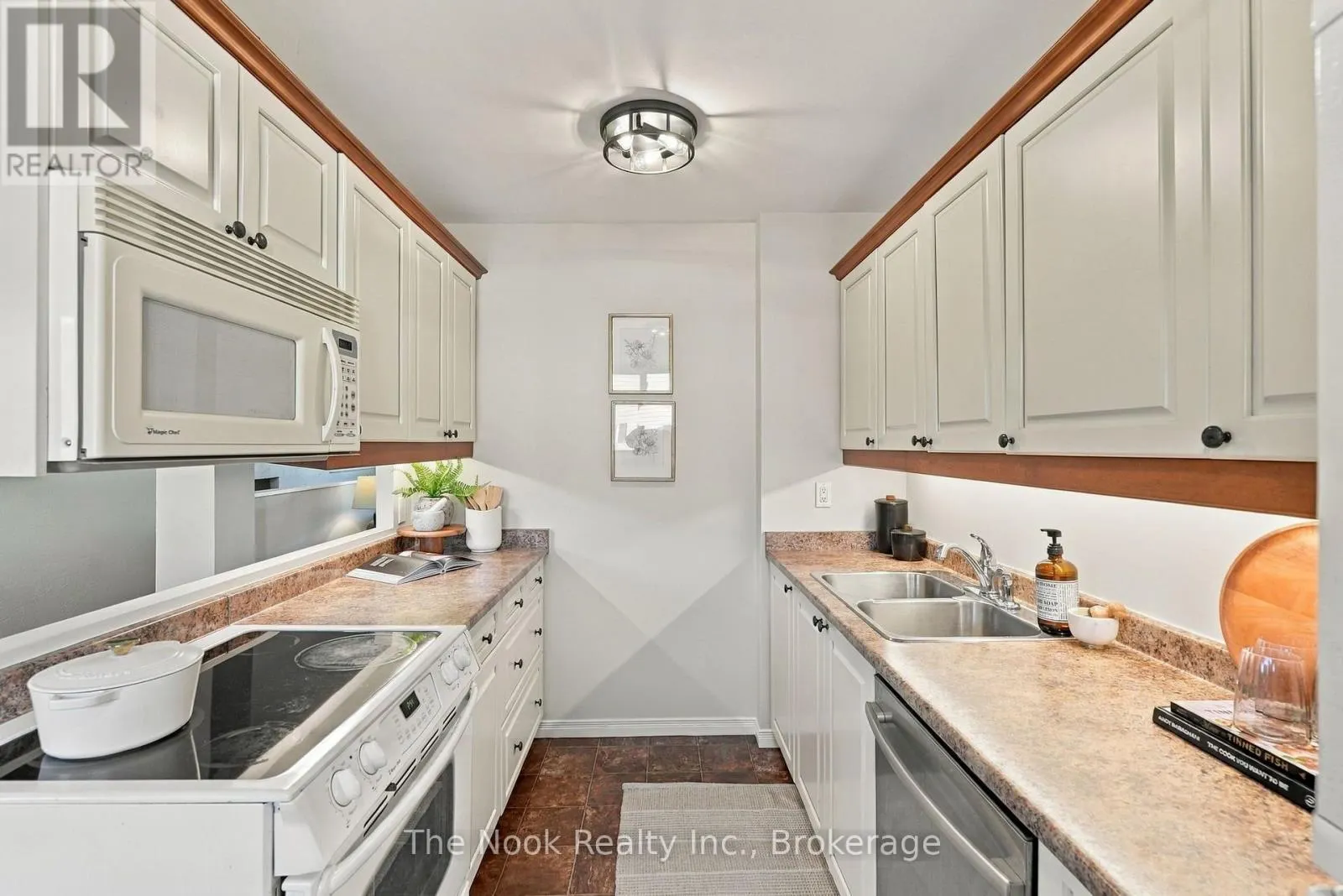 49 - 966 ADELAIDE AVENUE E #49