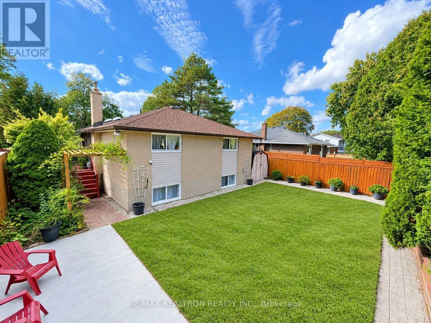 583 PINEWOOD STREET