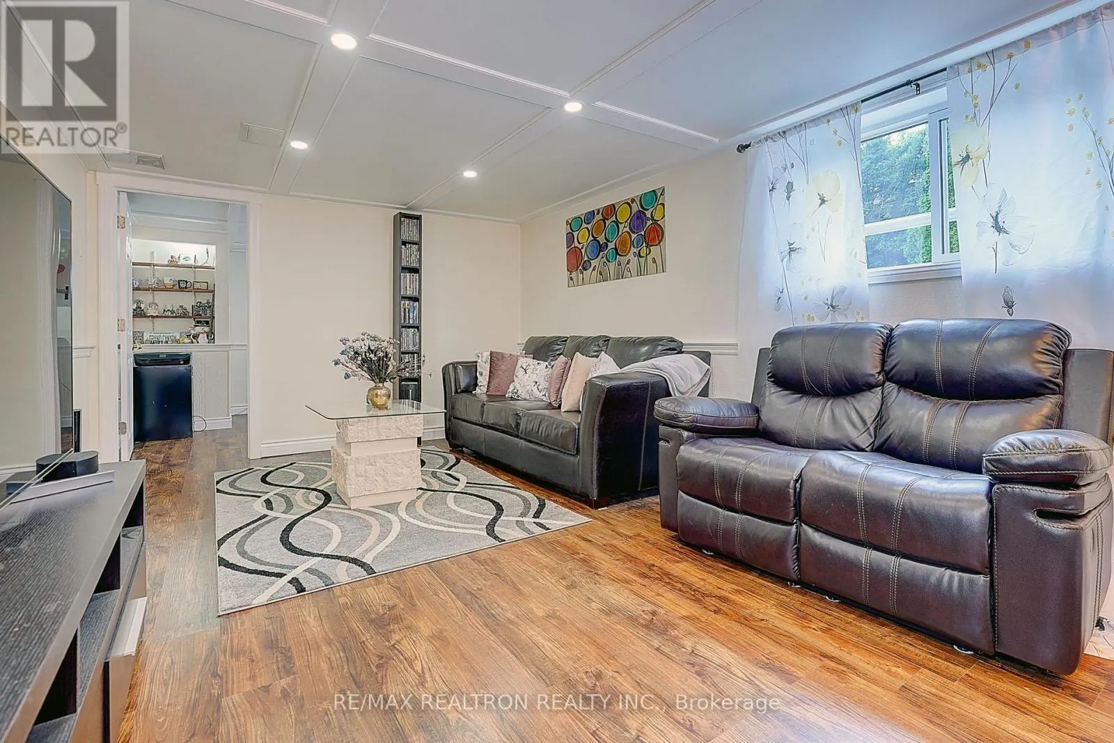 583 PINEWOOD STREET