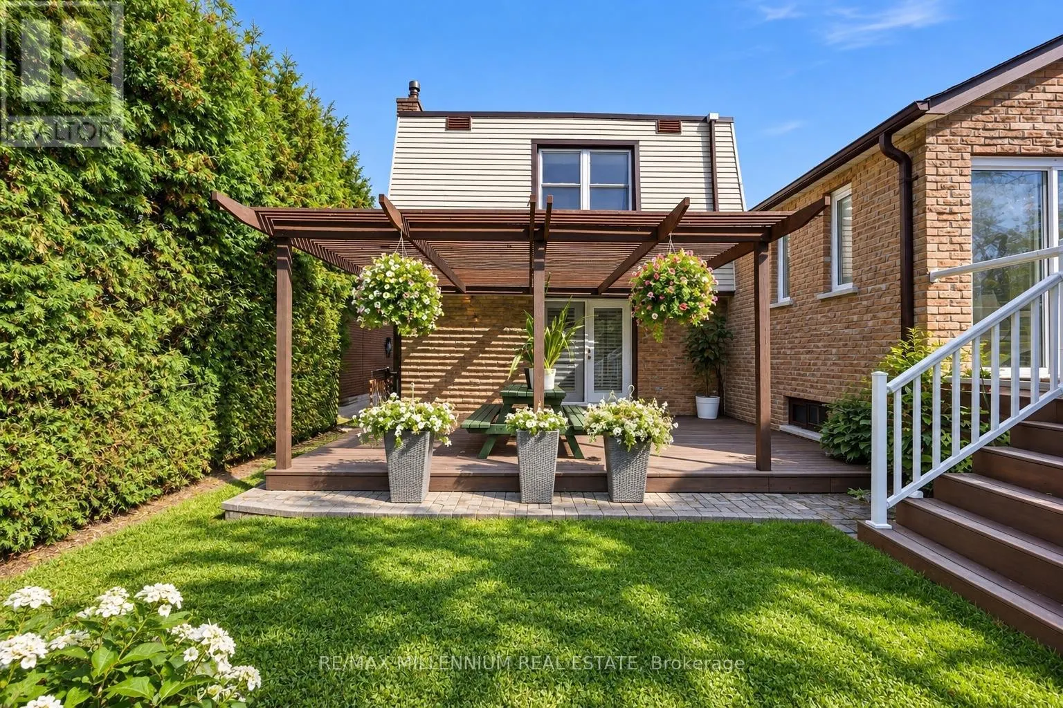 1855 MALDEN CRESCENT