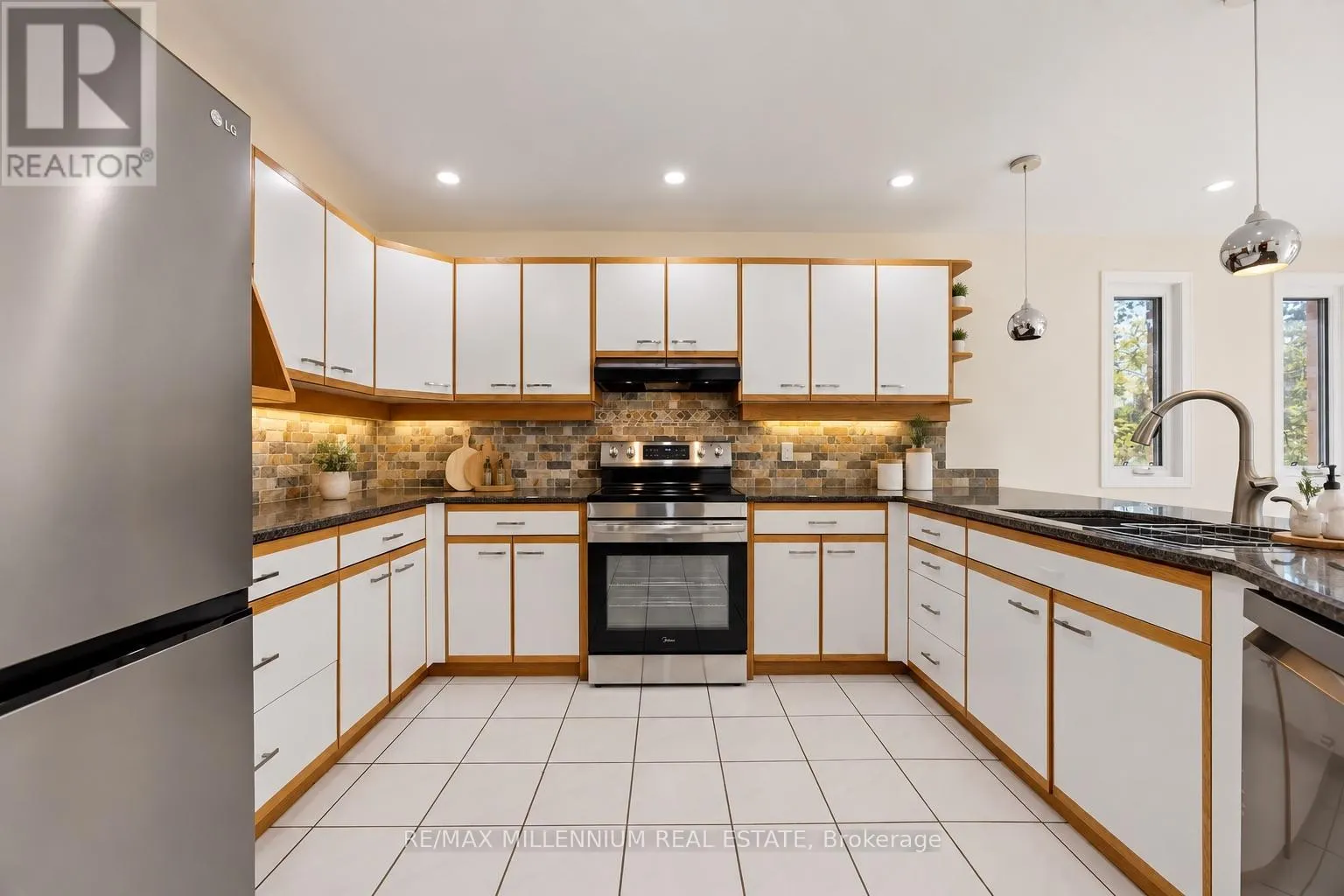 1855 MALDEN CRESCENT