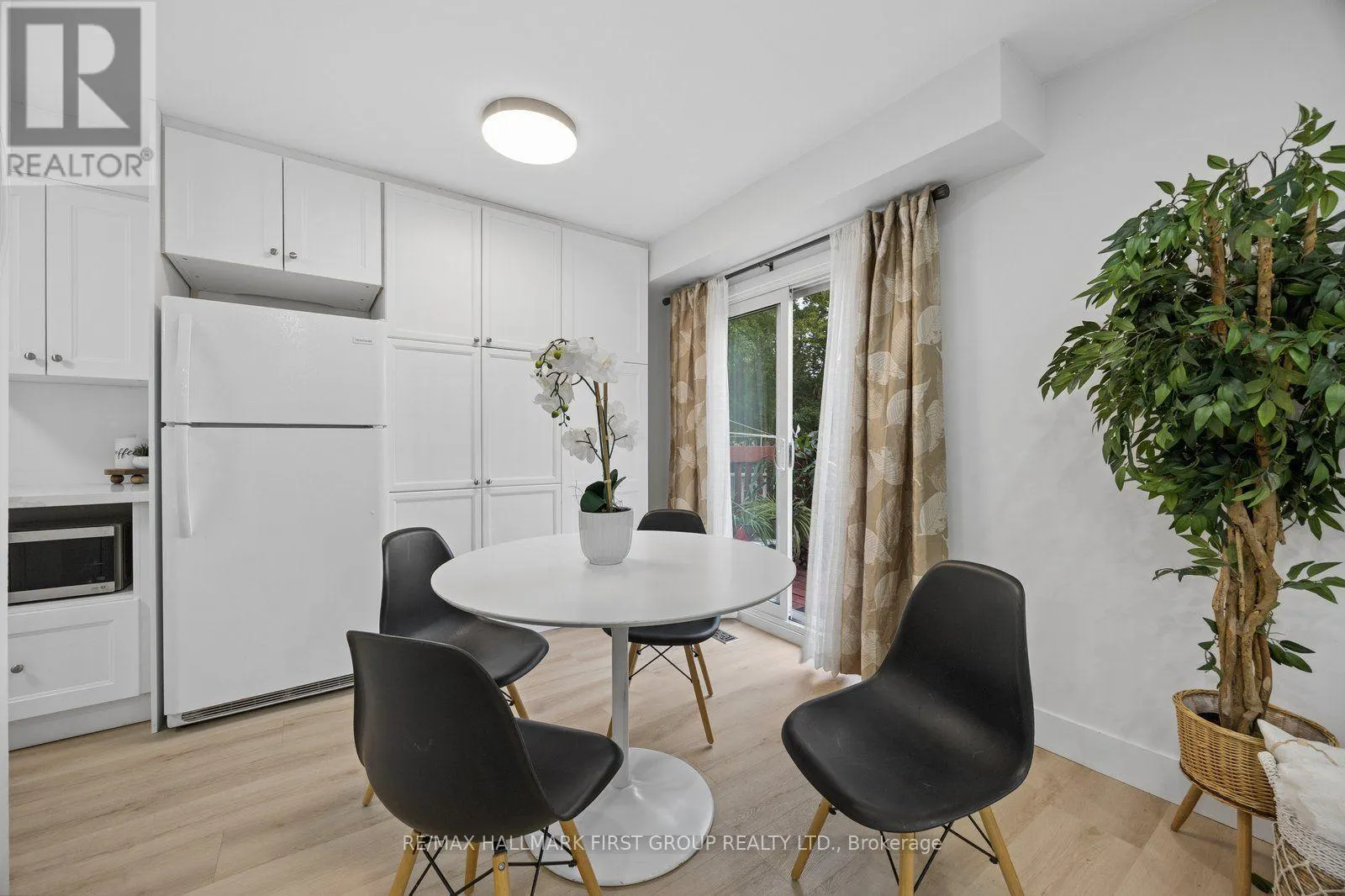 4 LOWDER PLACE