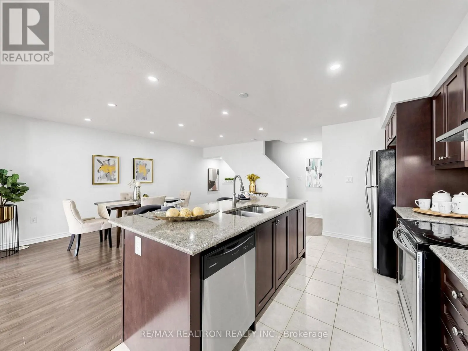1072 CLIPPER LANE