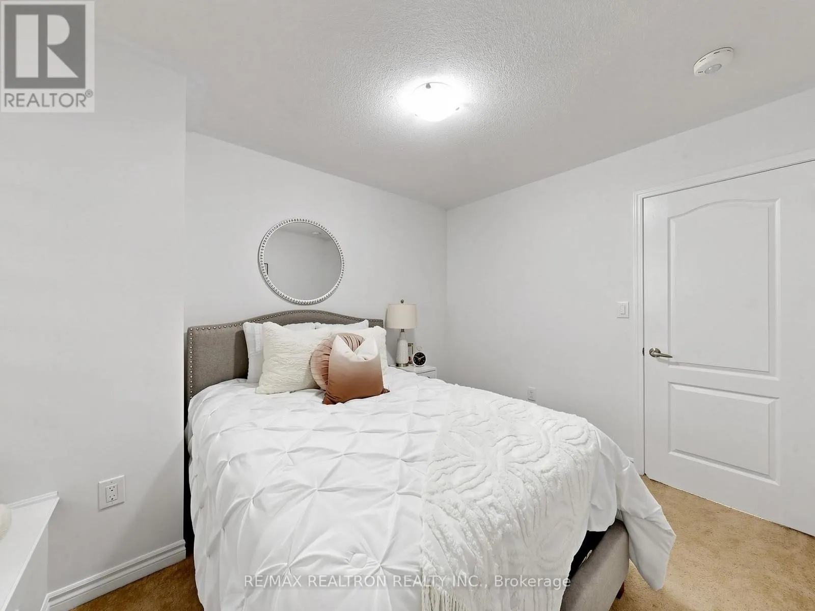 1072 CLIPPER LANE