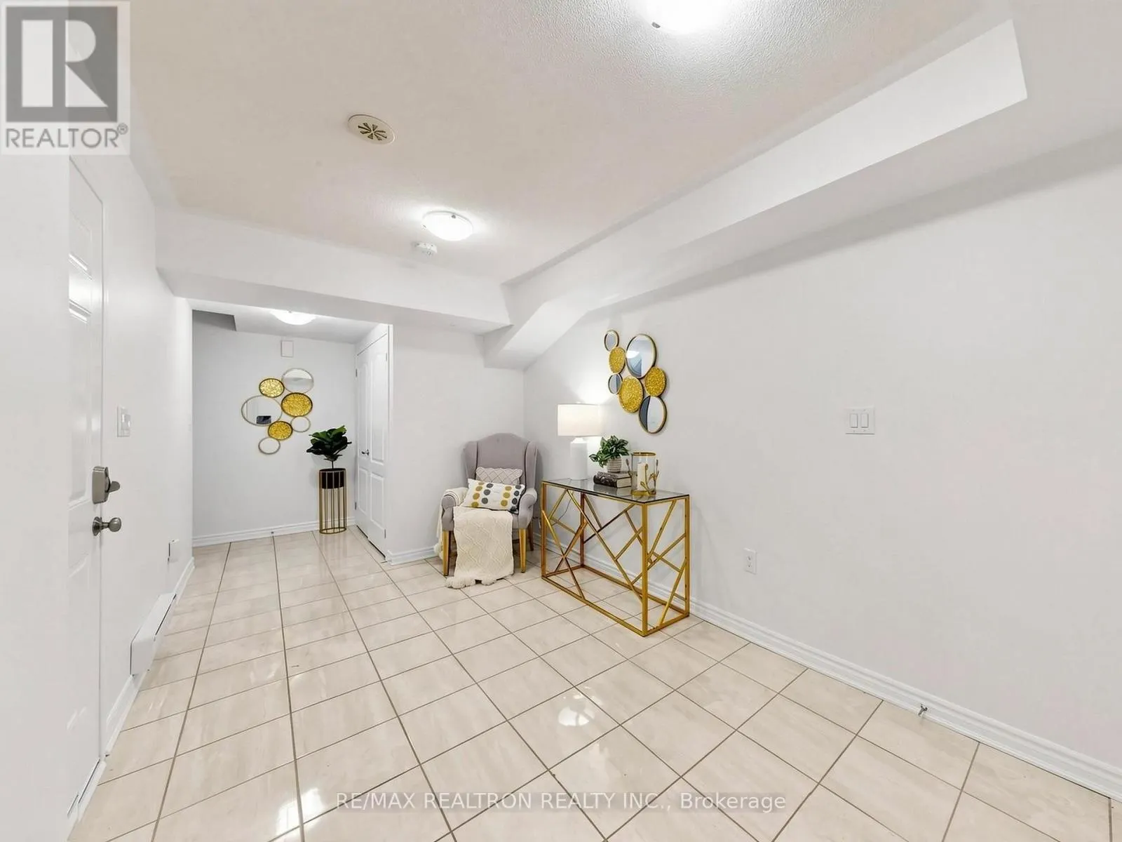 1072 CLIPPER LANE
