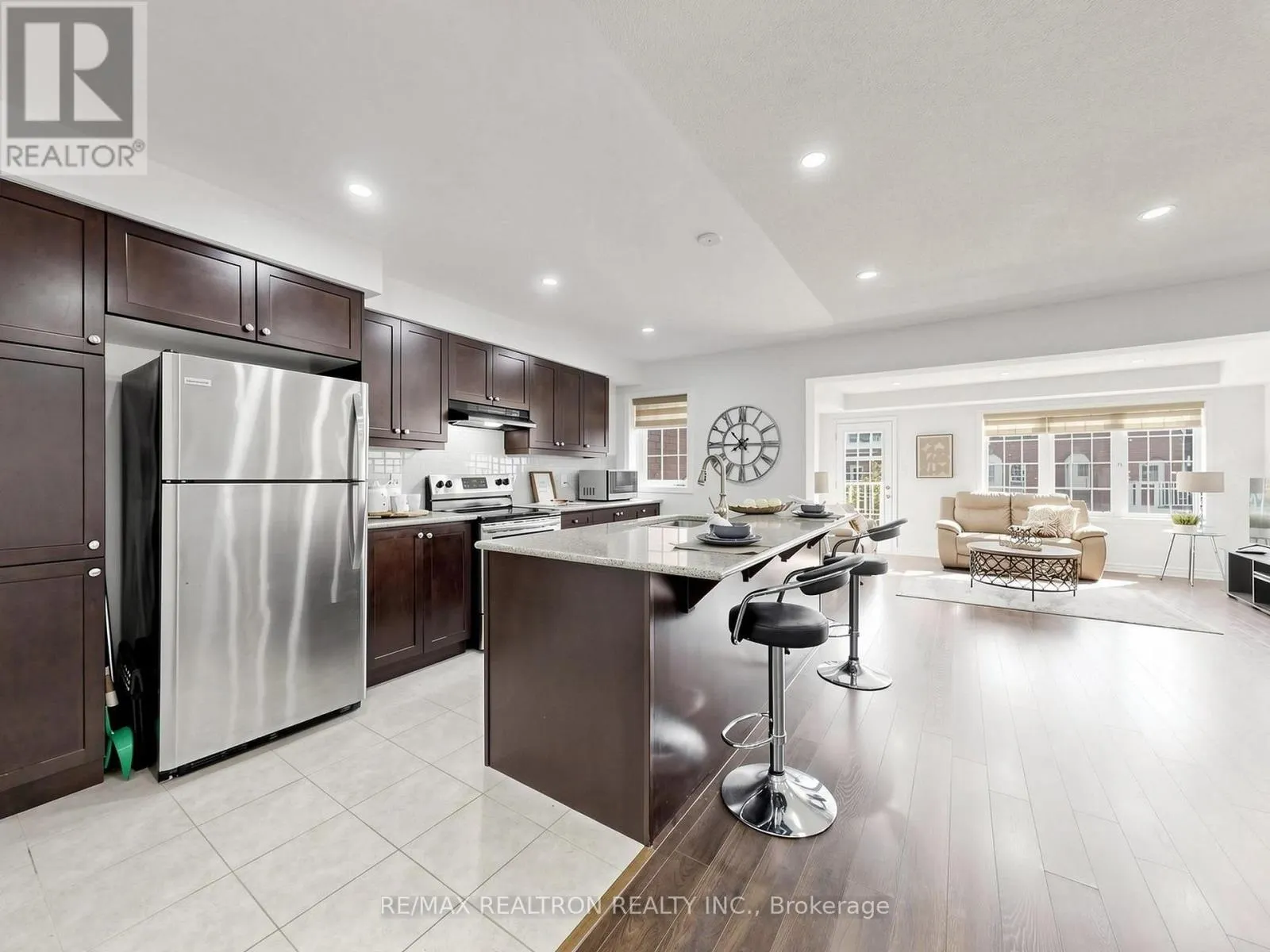 1072 CLIPPER LANE