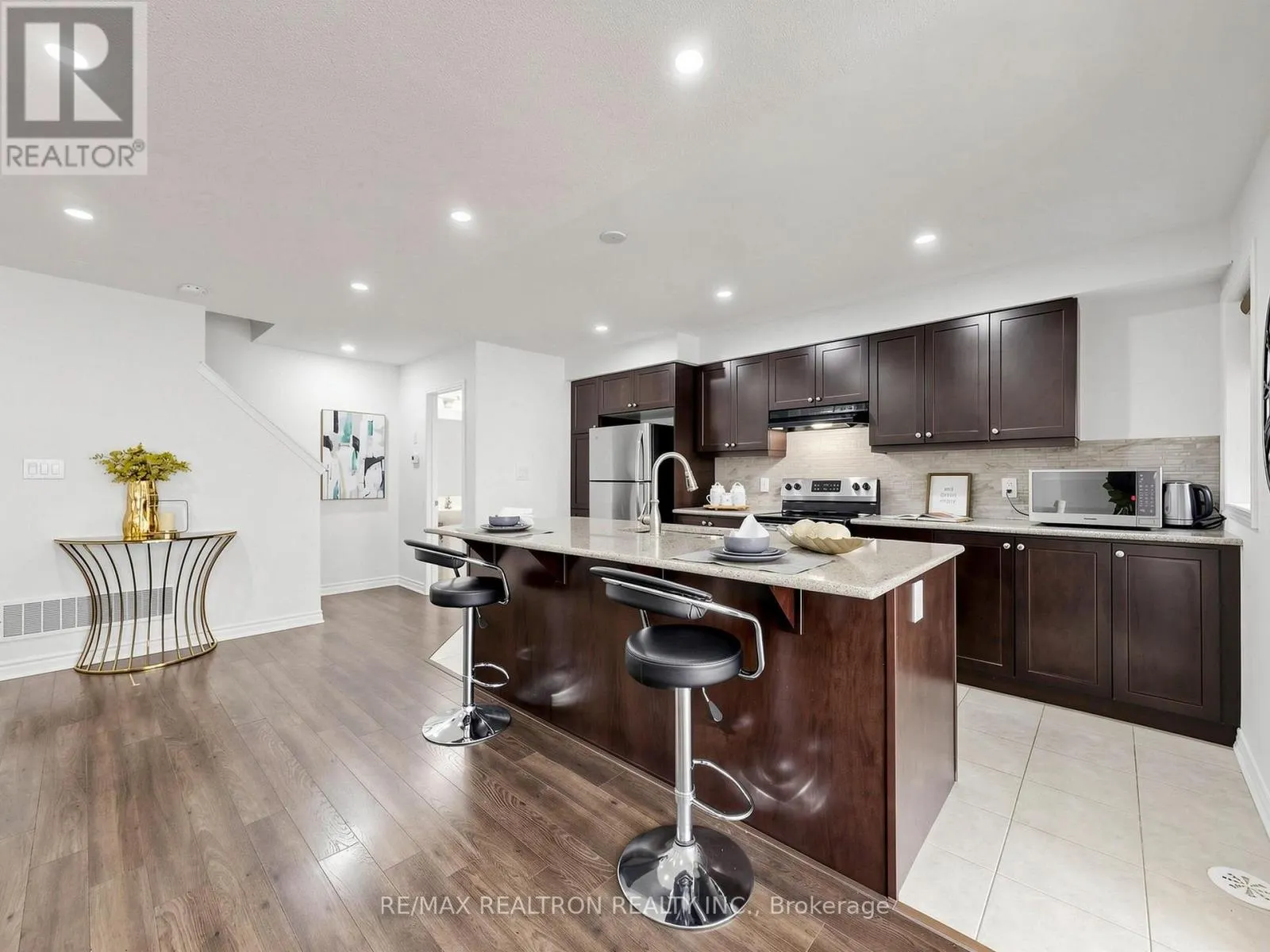 1072 CLIPPER LANE