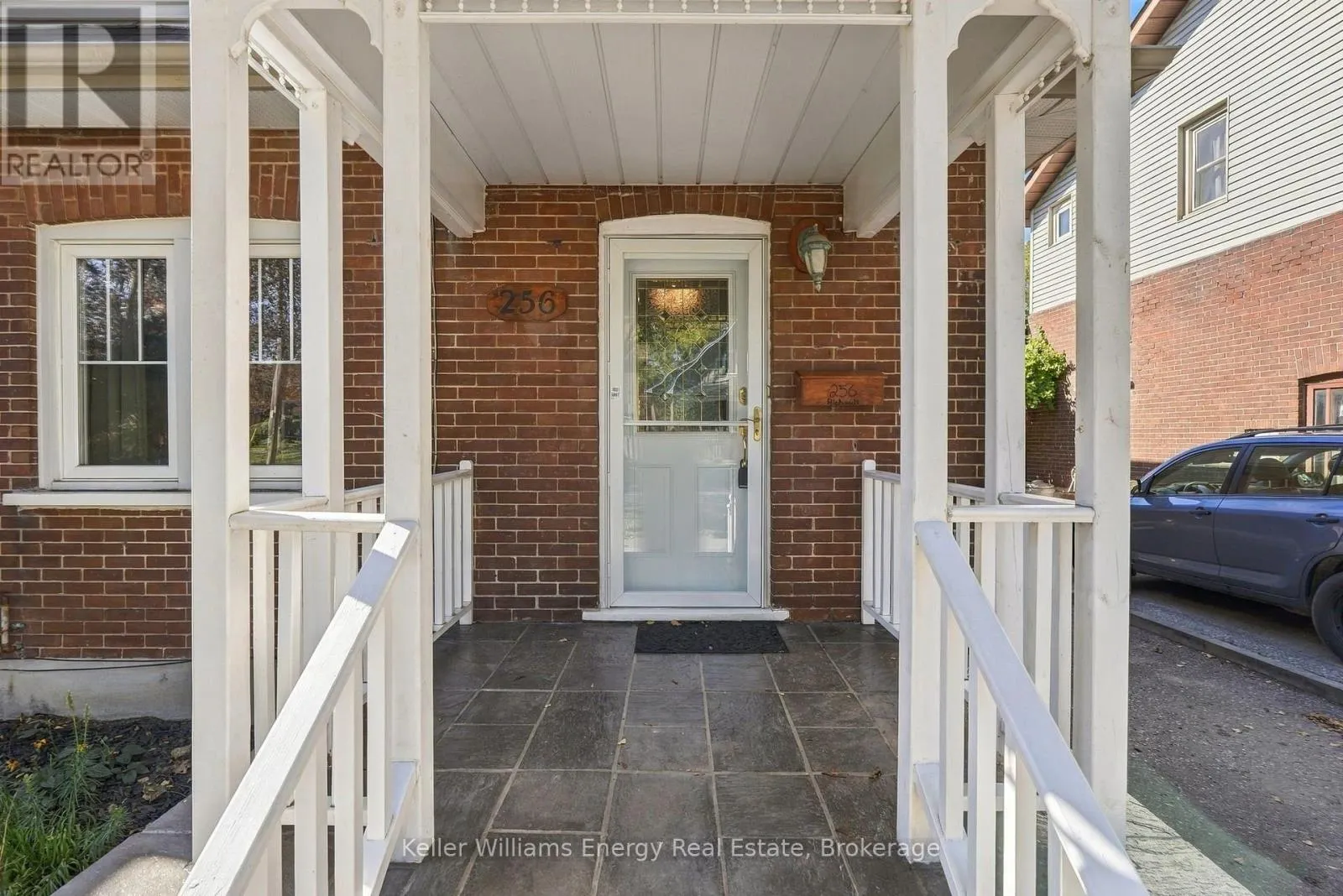 256 GROOMS AVENUE