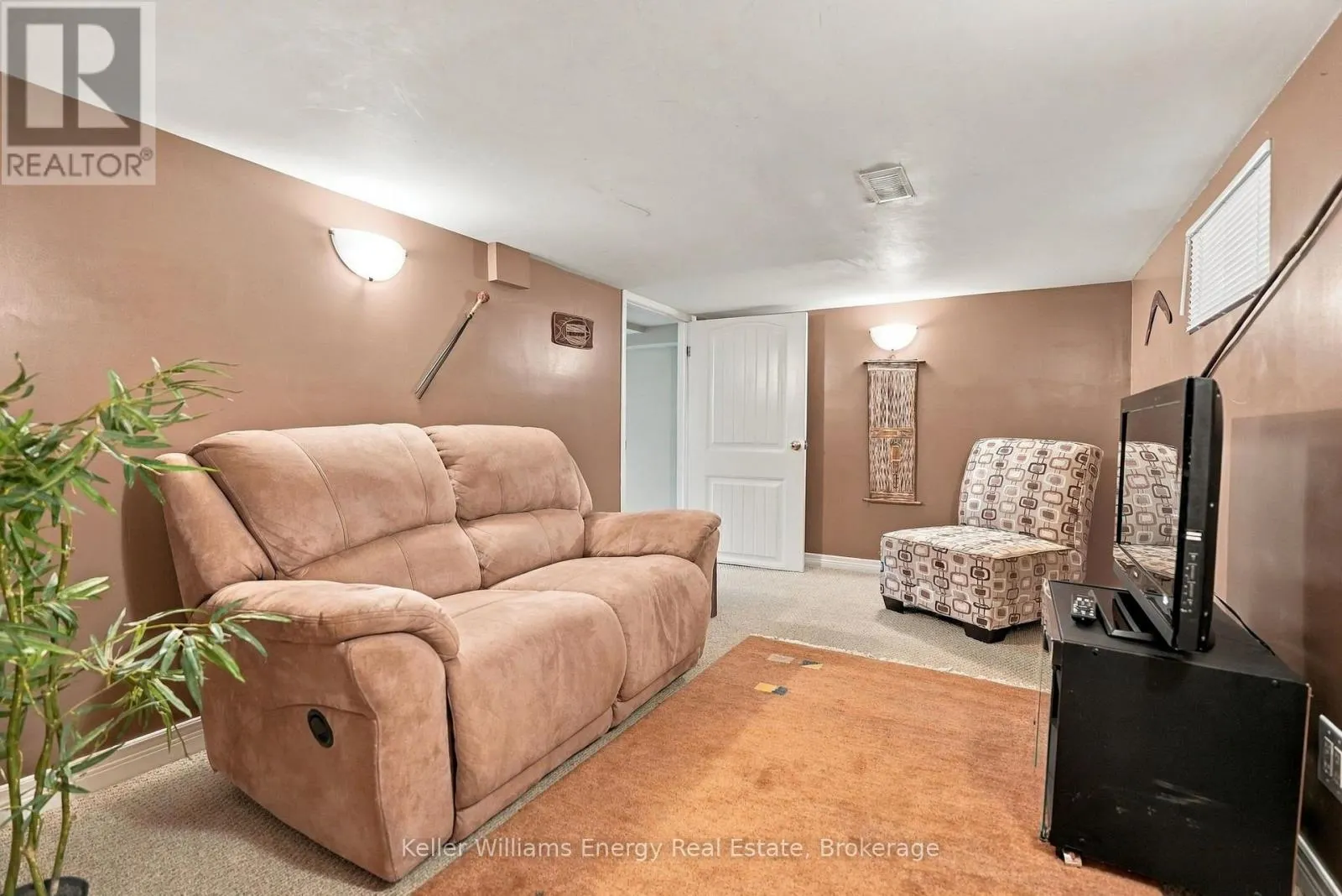 256 GROOMS AVENUE