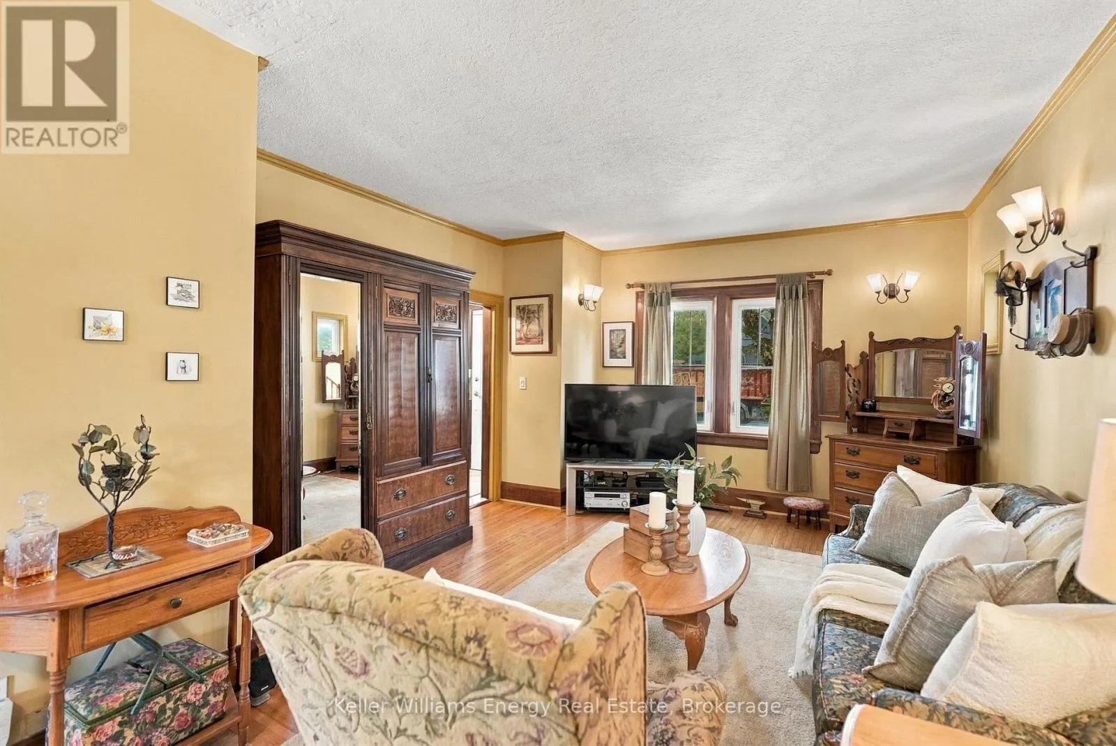 256 GROOMS AVENUE