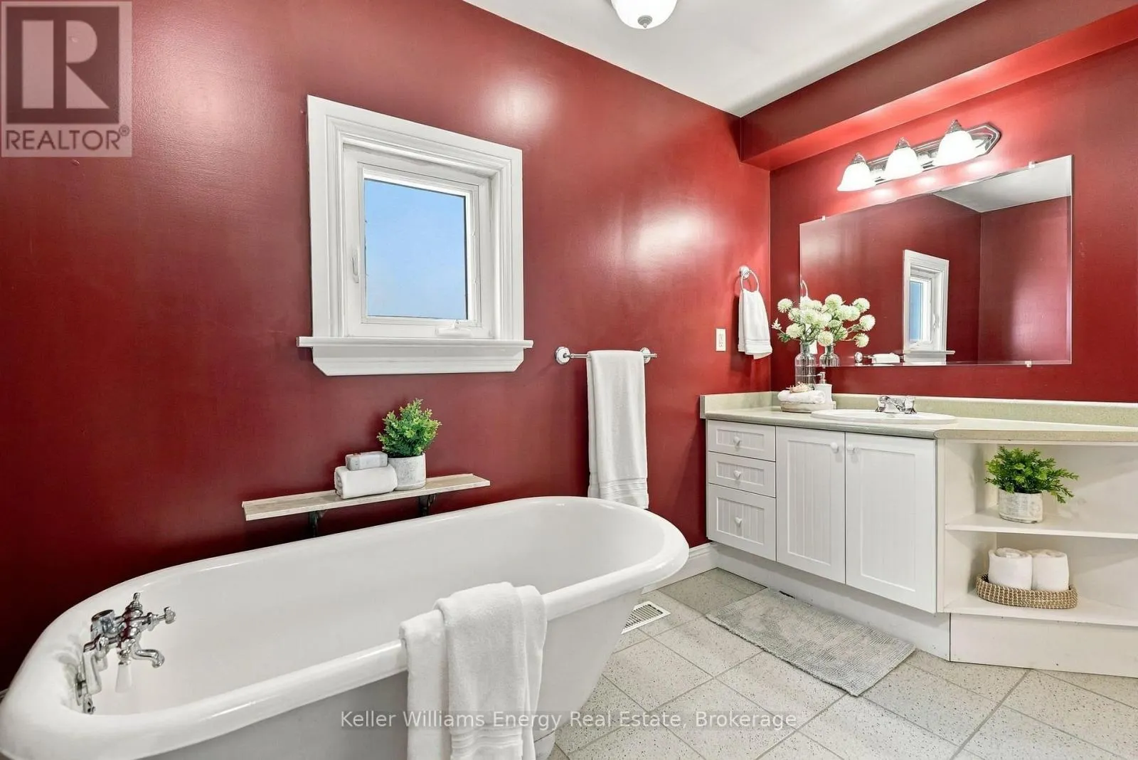 256 GROOMS AVENUE