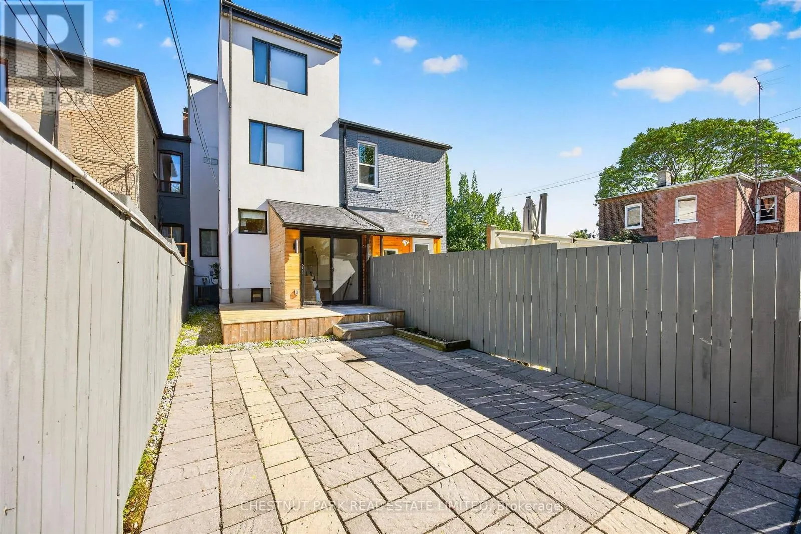 26 CAROLINE AVENUE