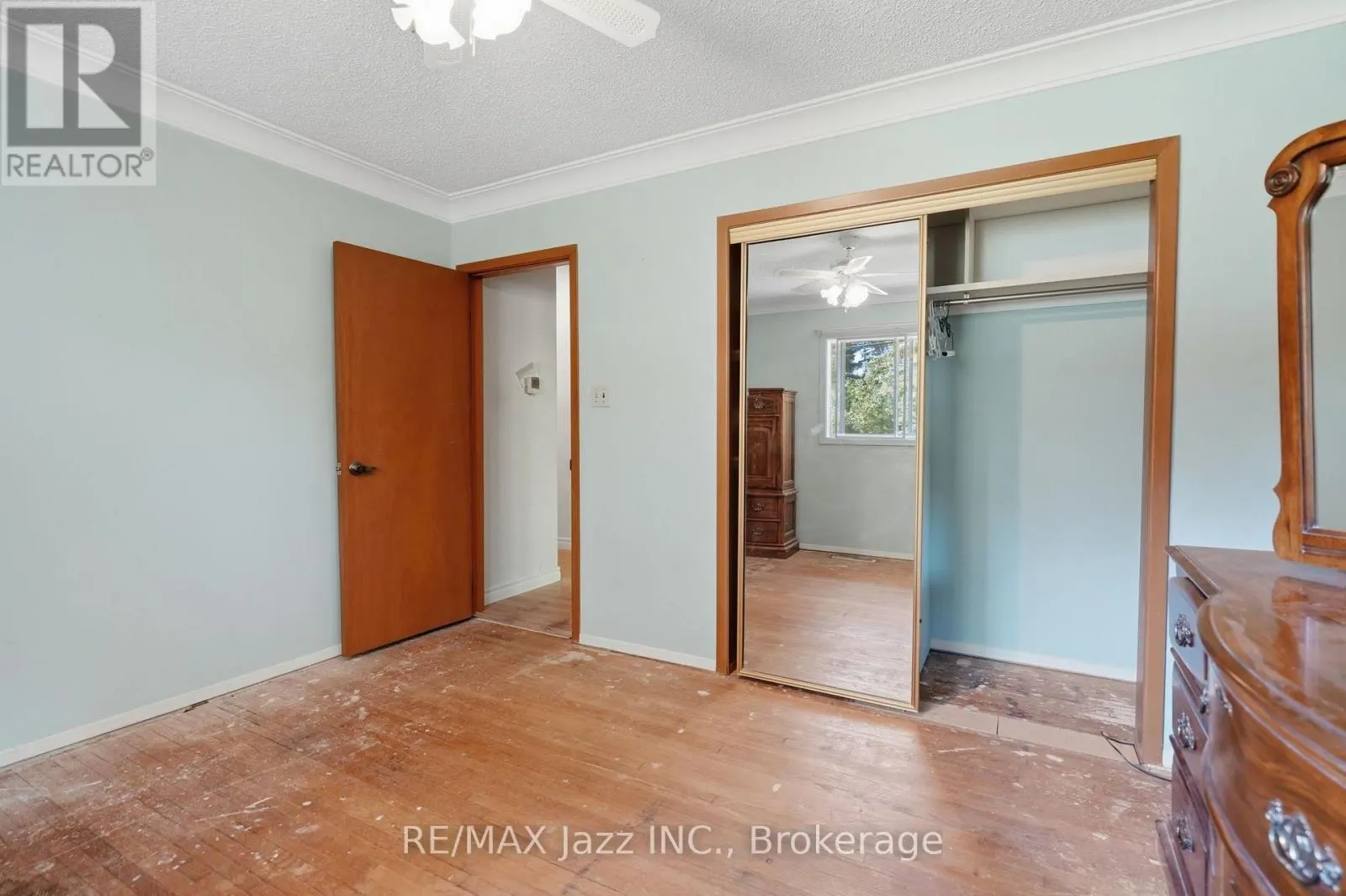 346 CONLIN ROAD E