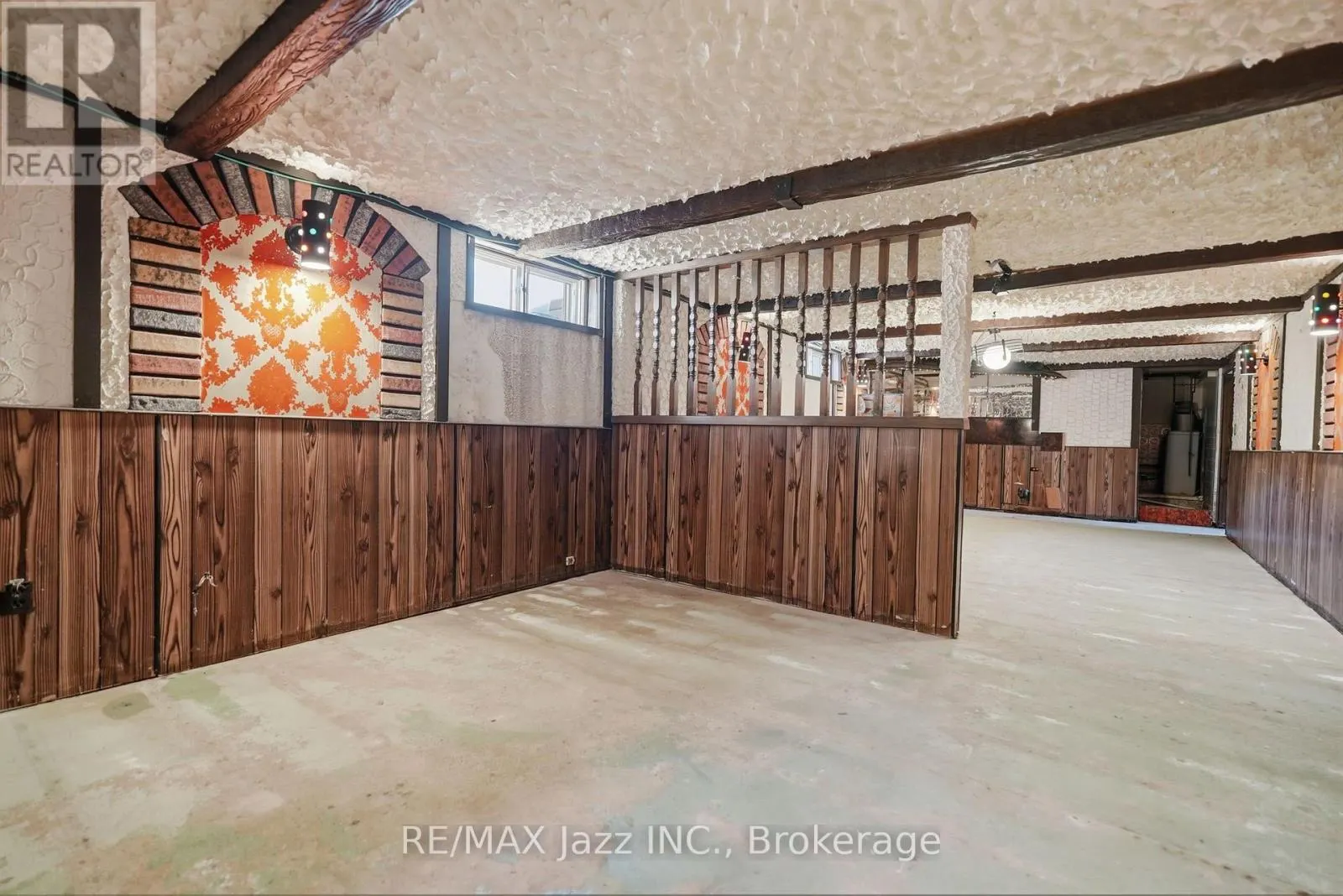 346 CONLIN ROAD E