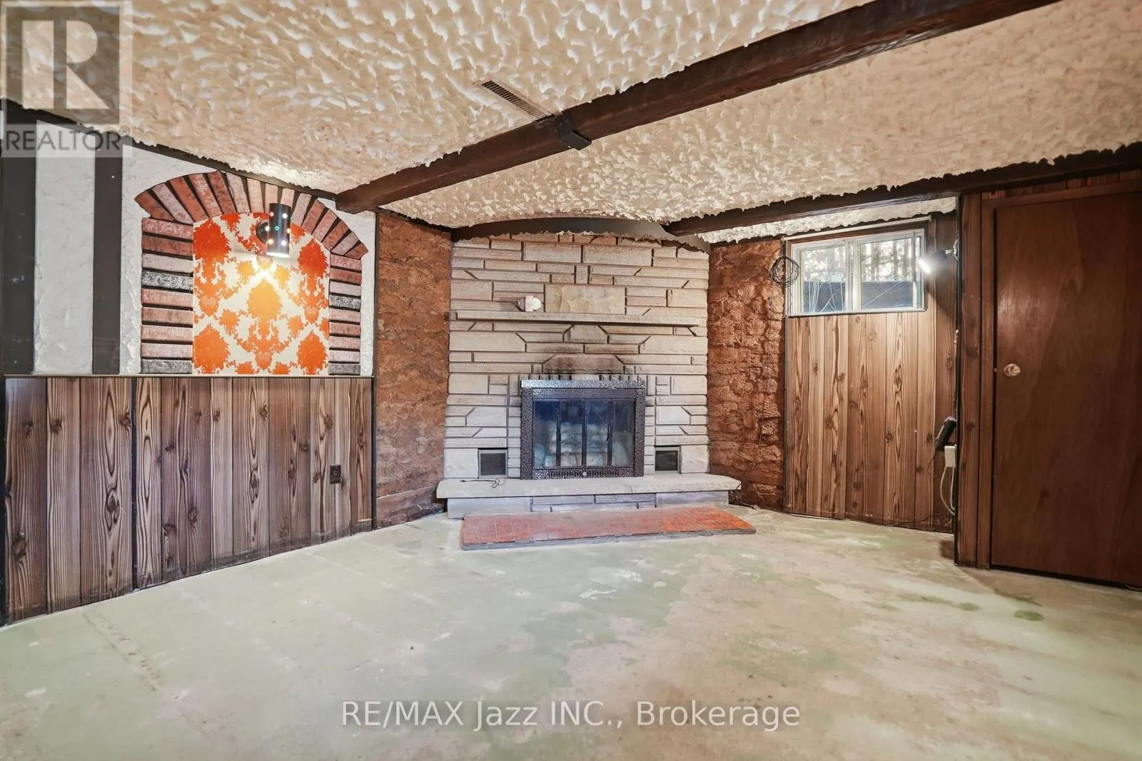 346 CONLIN ROAD E