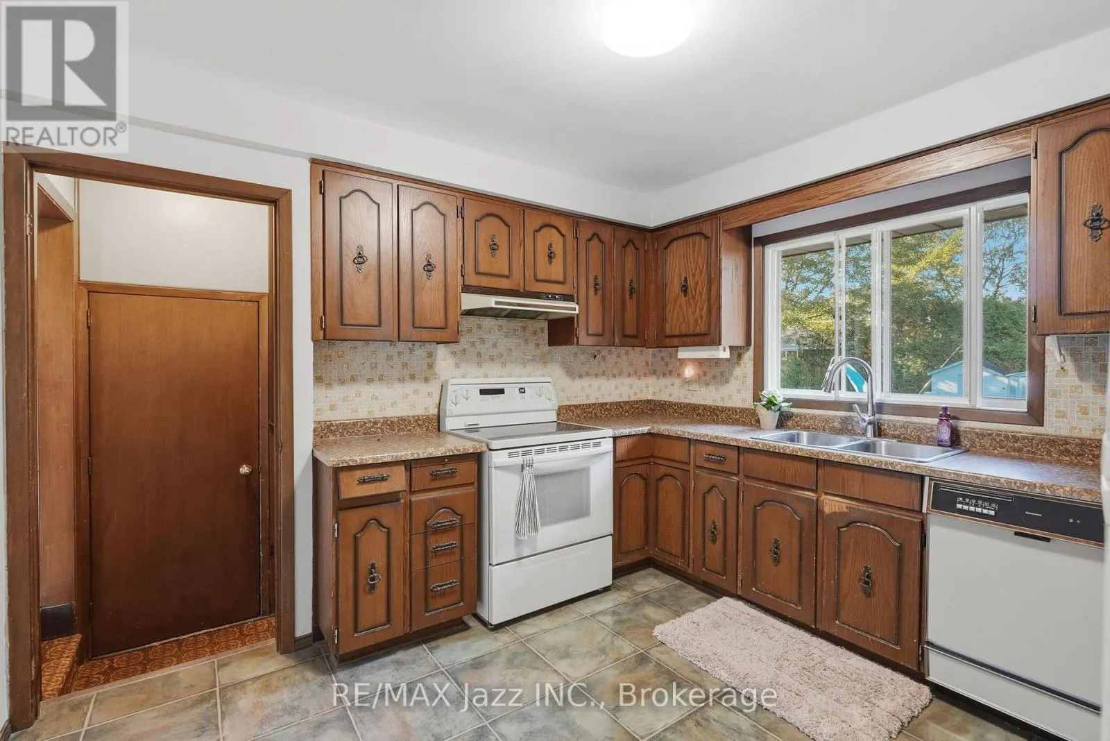346 CONLIN ROAD E