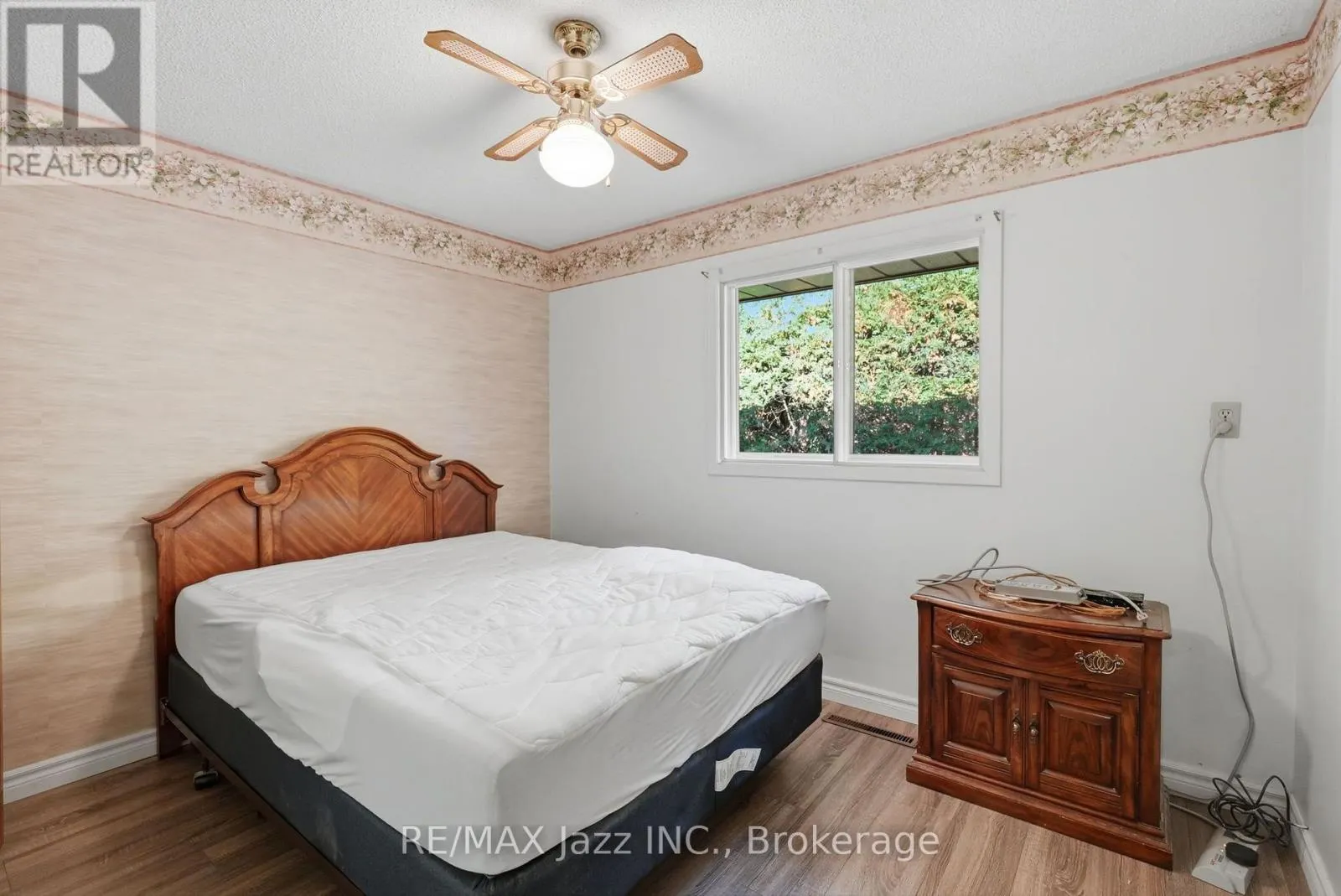 346 CONLIN ROAD E