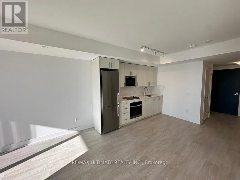 2710 - 2545 SIMCOE STREET N