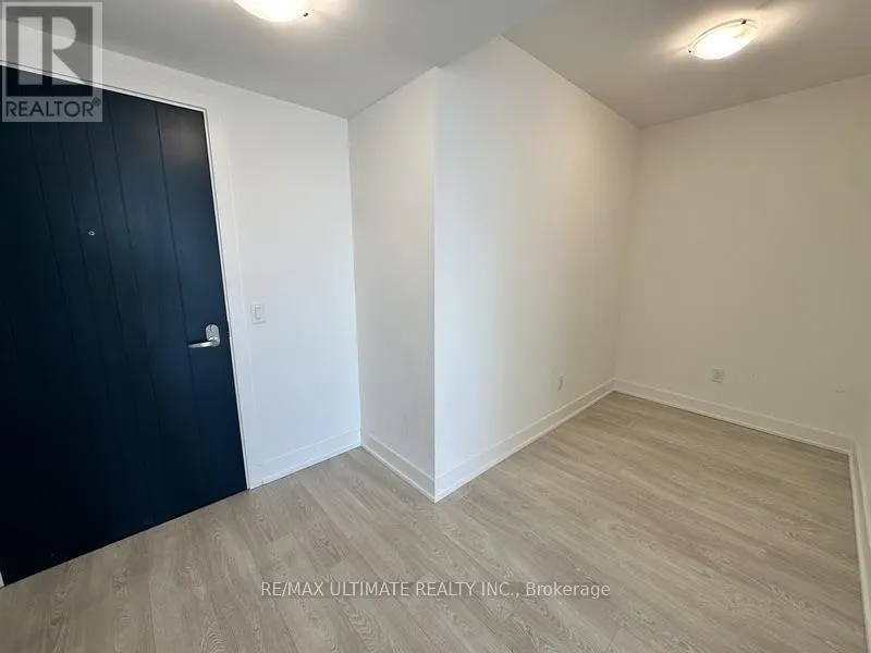 2710 - 2545 SIMCOE STREET N