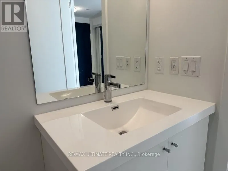 2710 - 2545 SIMCOE STREET N