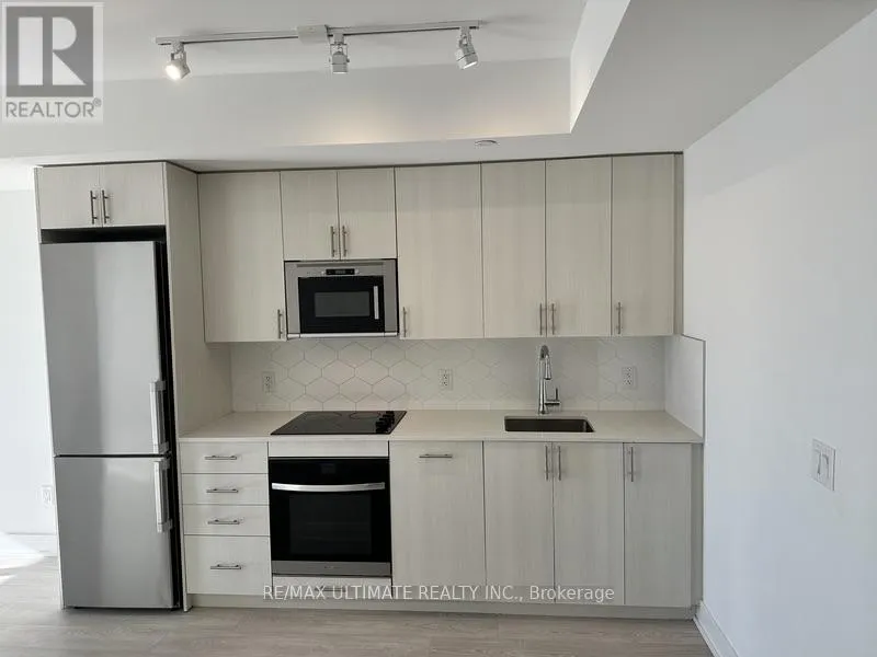 2710 - 2545 SIMCOE STREET N