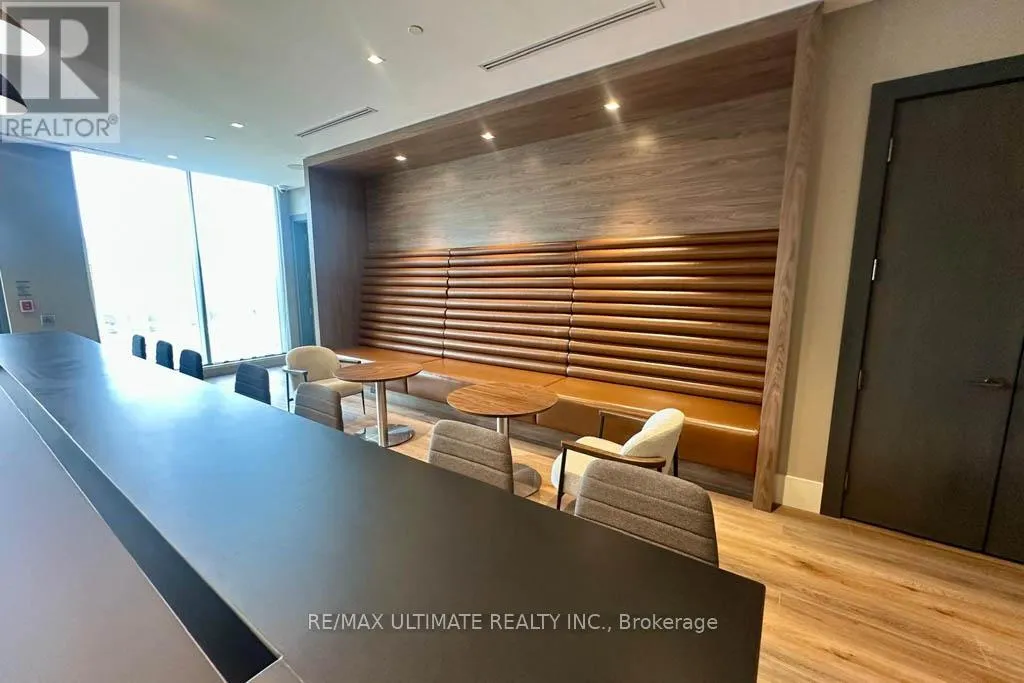 2710 - 2545 SIMCOE STREET N