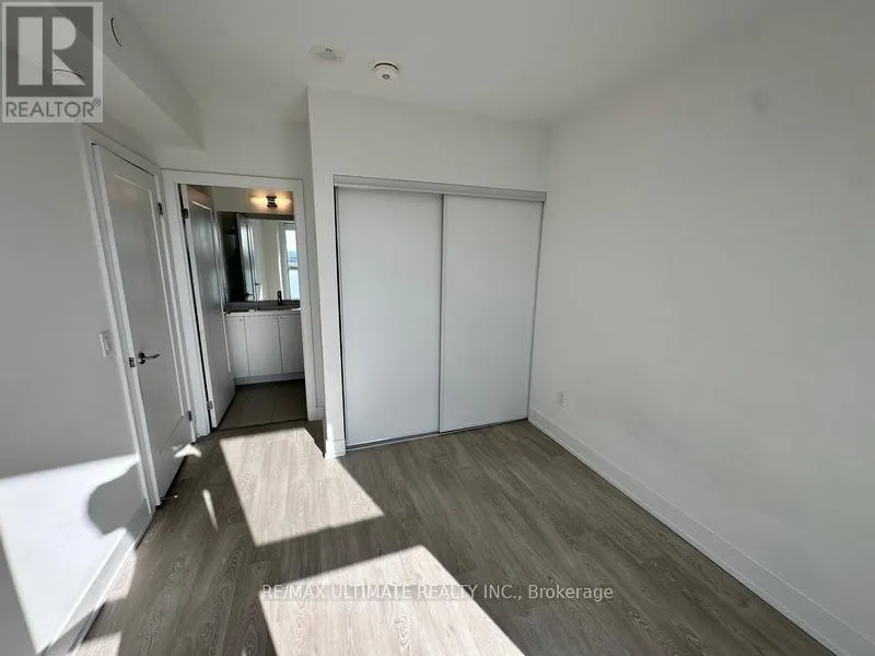 2710 - 2545 SIMCOE STREET N