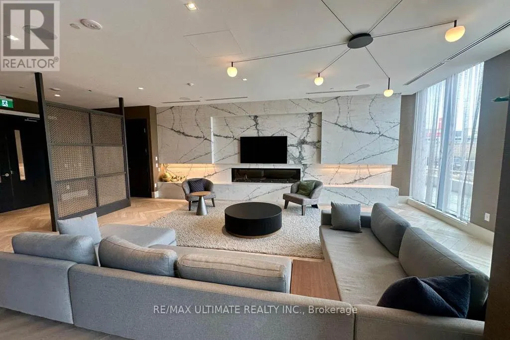 2710 - 2545 SIMCOE STREET N