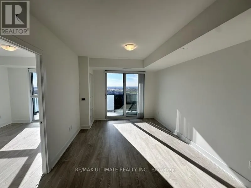 2710 - 2545 SIMCOE STREET N