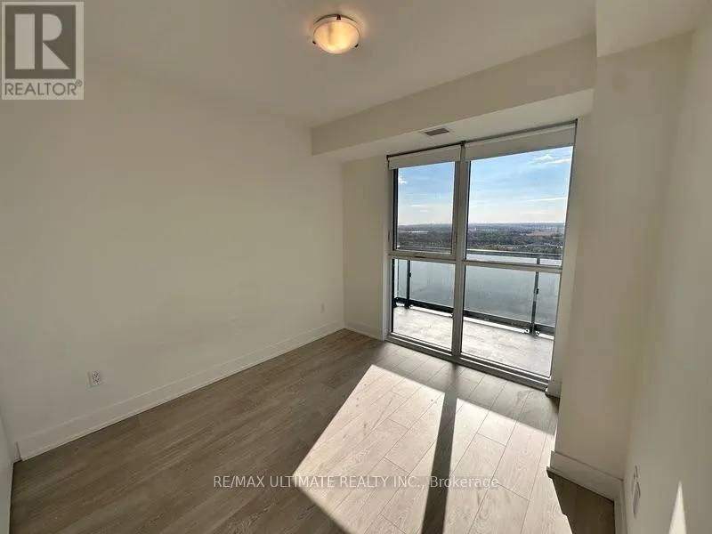 2710 - 2545 SIMCOE STREET N