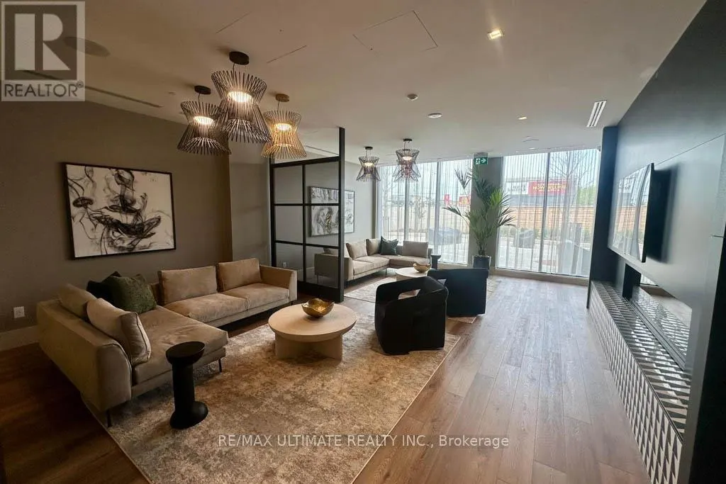 2710 - 2545 SIMCOE STREET N