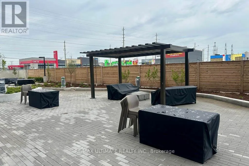 2710 - 2545 SIMCOE STREET N