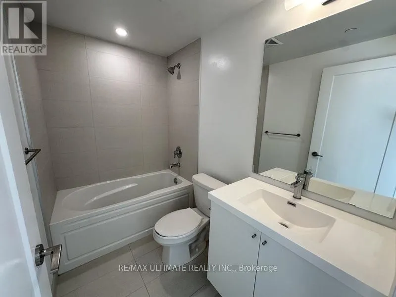2710 - 2545 SIMCOE STREET N
