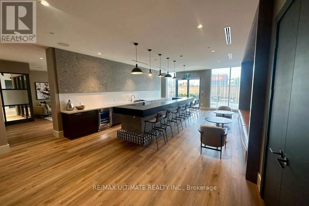 2710 - 2545 SIMCOE STREET N