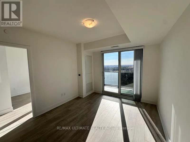 2710 - 2545 SIMCOE STREET N
