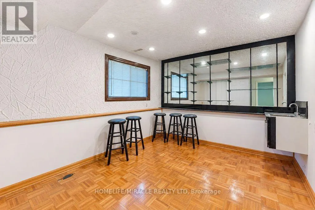 2033 SIMCOE STREET N