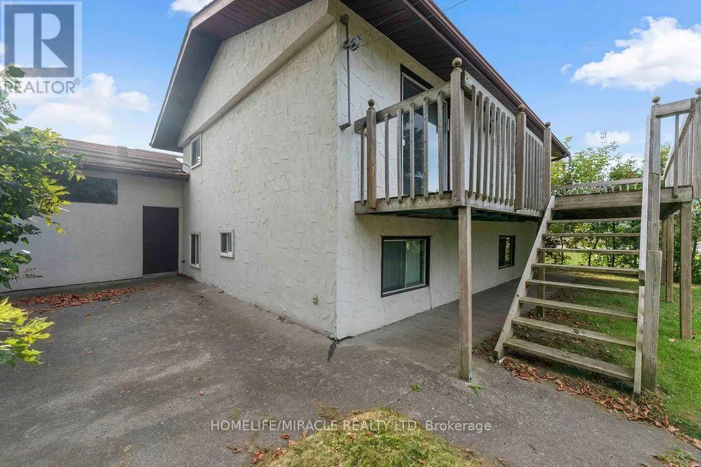 2033 SIMCOE STREET N
