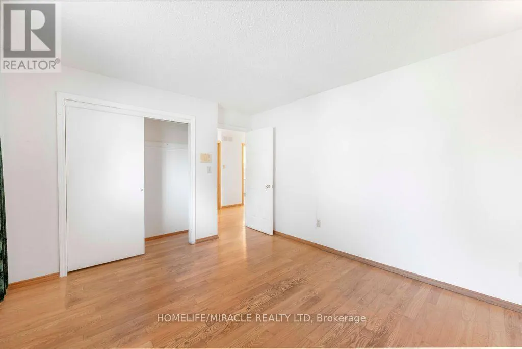 2033 SIMCOE STREET N