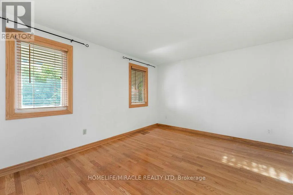 2033 SIMCOE STREET N
