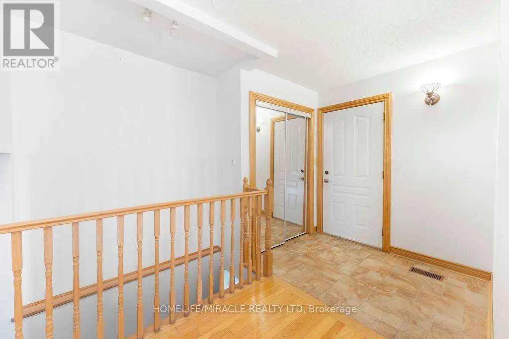 2033 SIMCOE STREET N