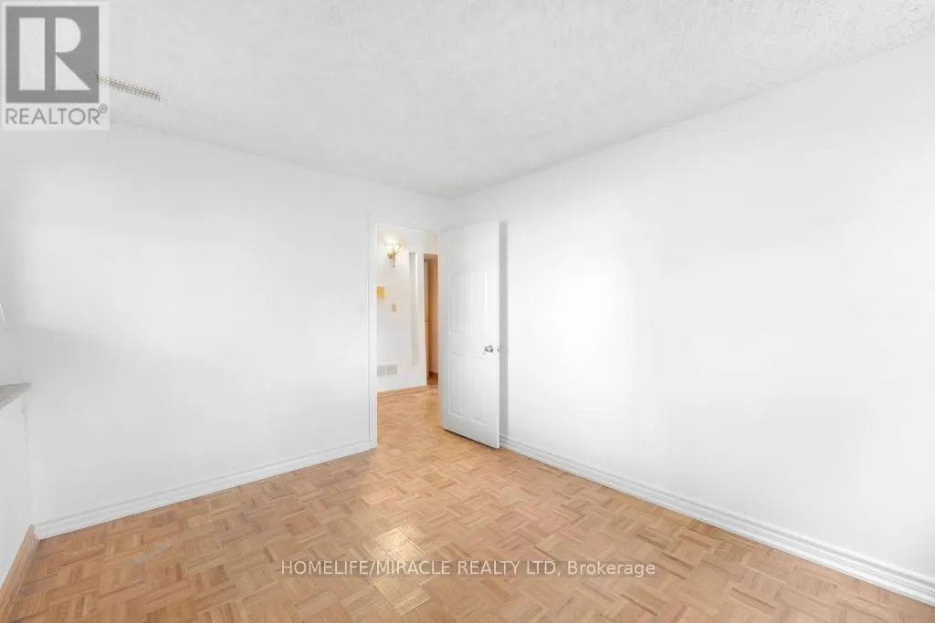 2033 SIMCOE STREET N