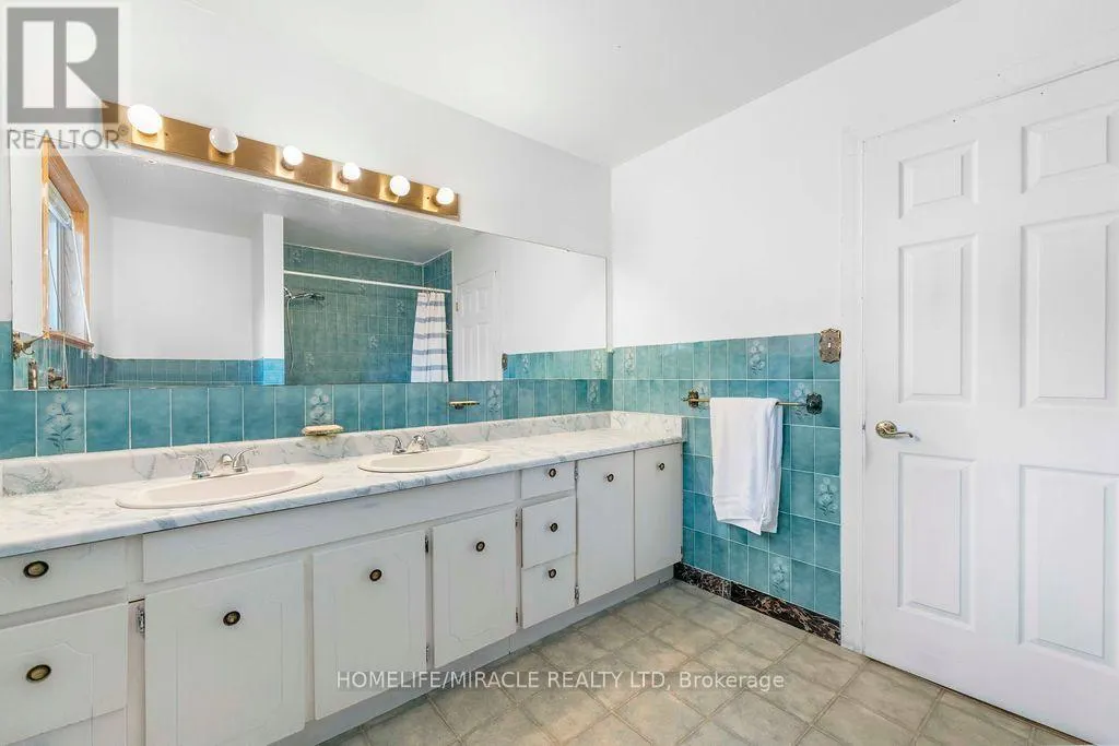 2033 SIMCOE STREET N