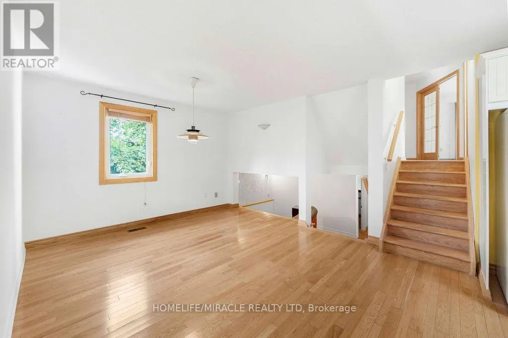 2033 SIMCOE STREET N