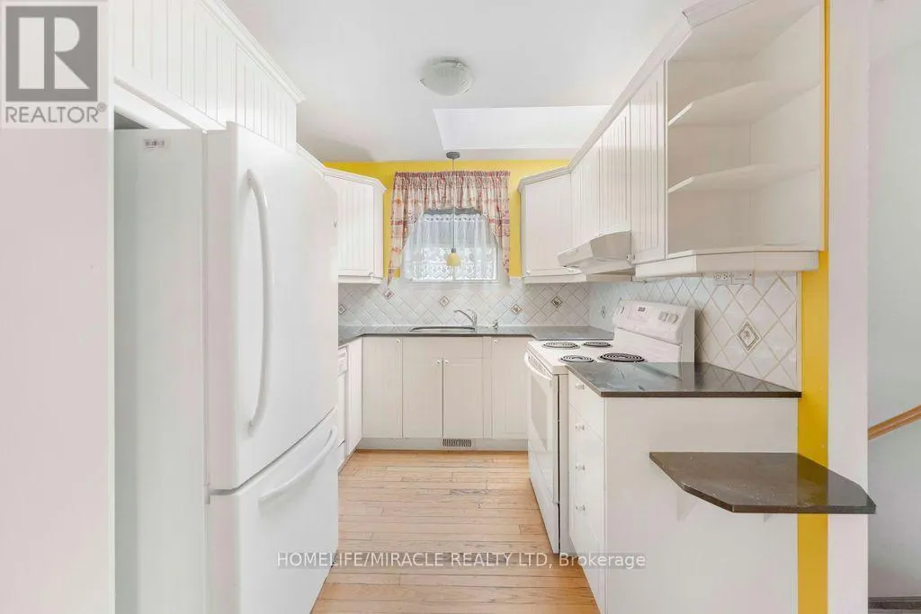 2033 SIMCOE STREET N