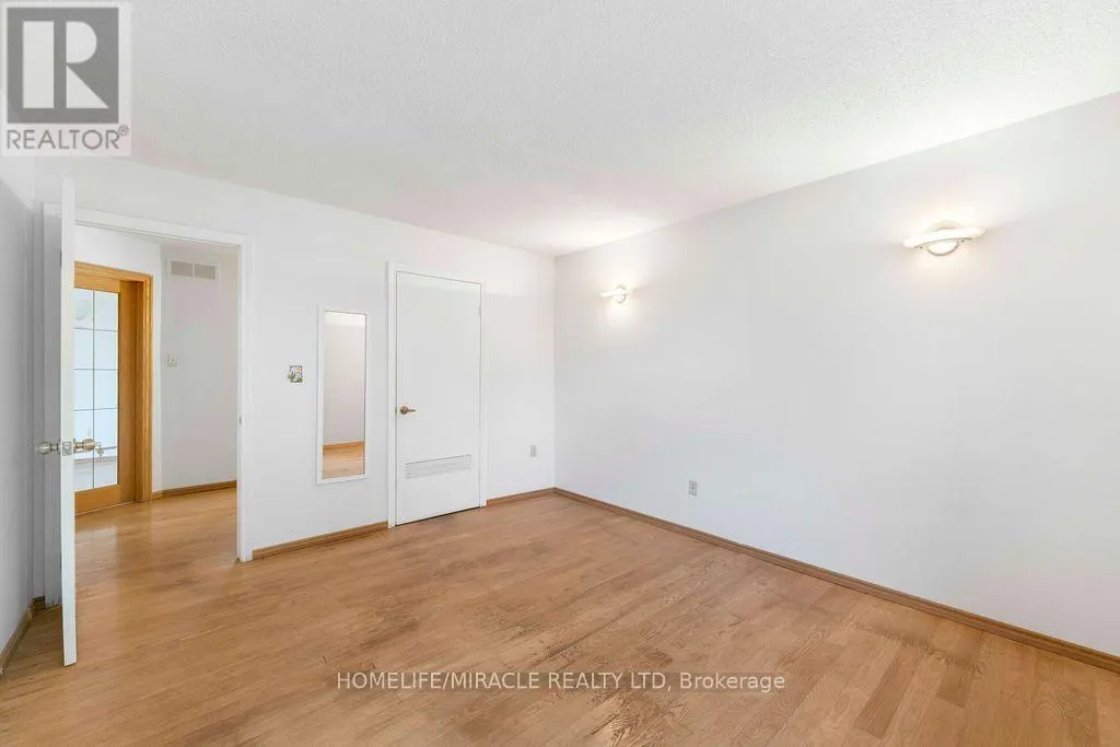 2033 SIMCOE STREET N