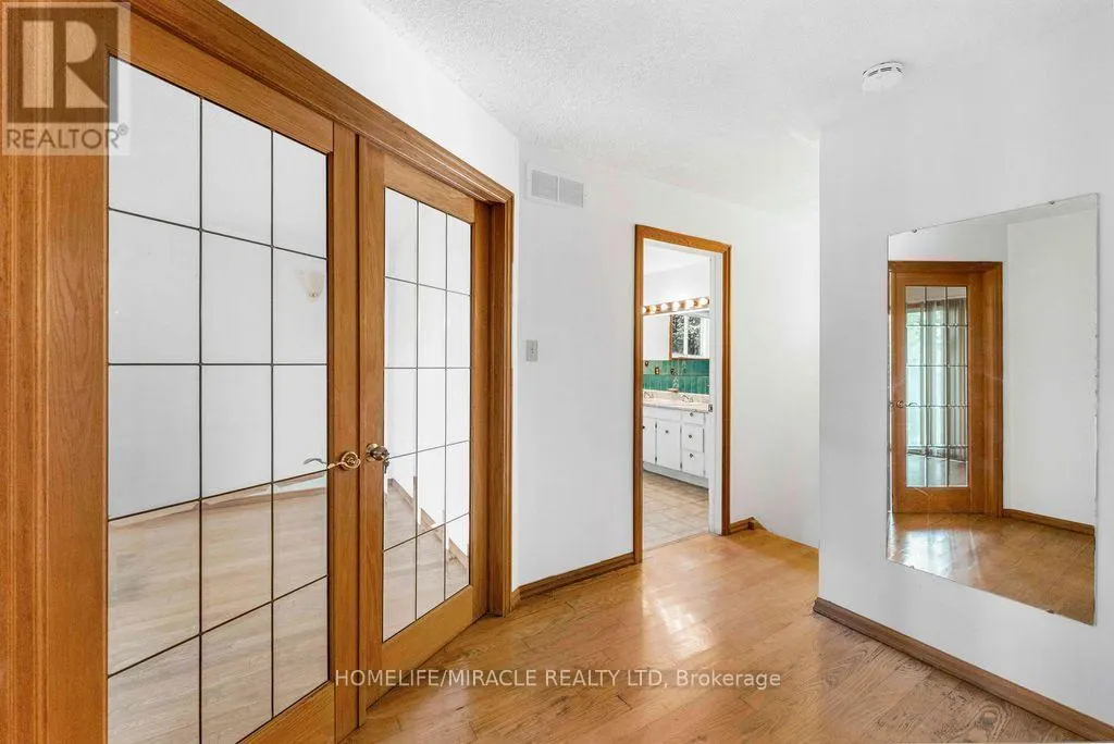 2033 SIMCOE STREET N
