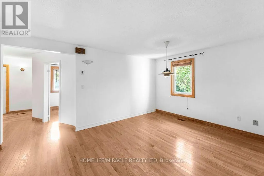 2033 SIMCOE STREET N