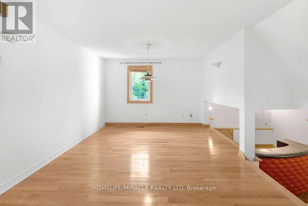 2033 SIMCOE STREET N