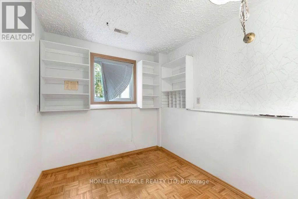 2033 SIMCOE STREET N