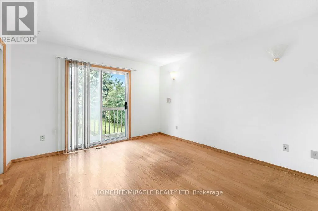 2033 SIMCOE STREET N